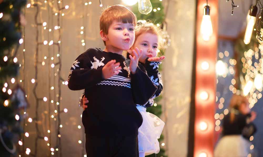 Christmas Photo Card Ideas - Send Kisses Via Christmas Card