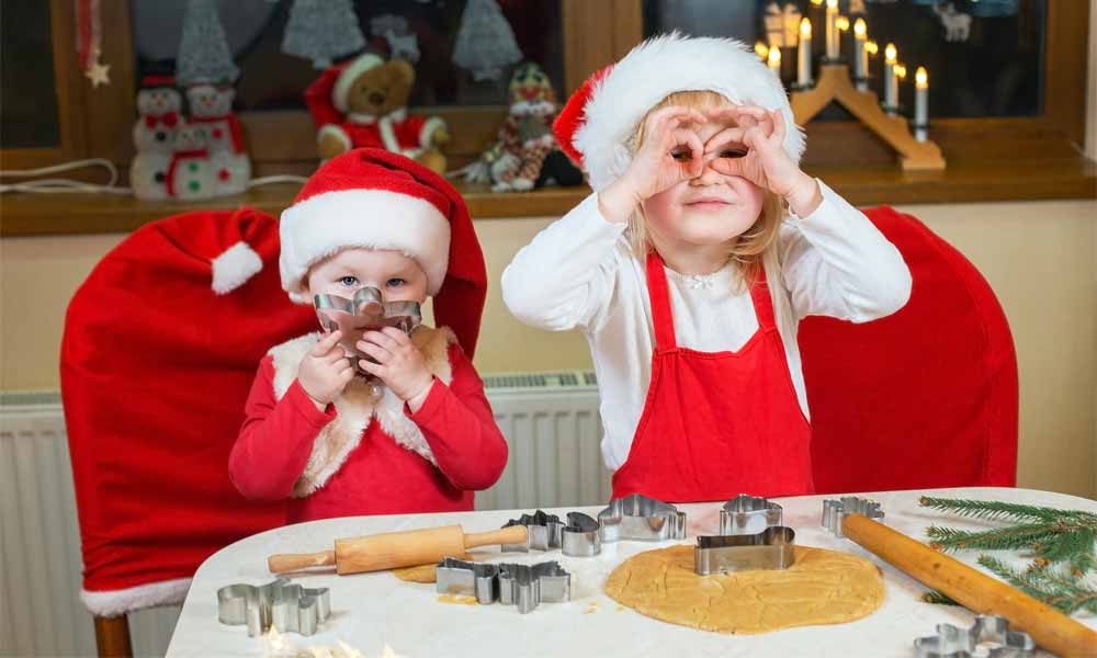 Funny Christmas Photo Shoot Ideas - Baking the Gingerbread
