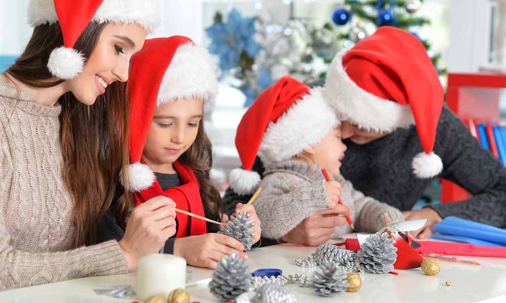  Kids Loving Christmas Pictures Ideas - Pampering the Kids