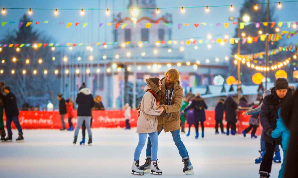 Outdoor Winter Photoshoot Ideas - Ice Skating