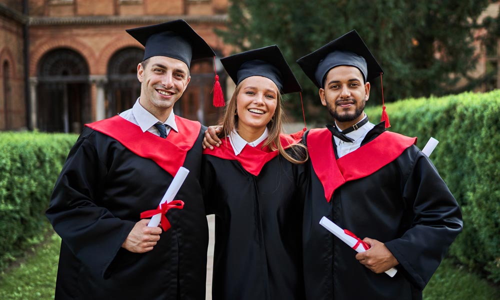 What are the most creative graduation photoshoot ideas