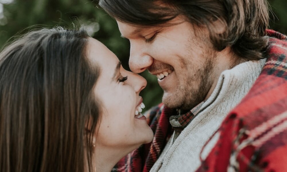 663 Indian Couple Kissing Stock Photos, High-Res Pictures, and Images -  Getty Images